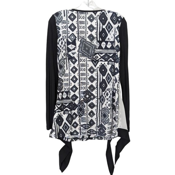 Cativa long sleeve button front abstract white black blouse size Medium - Picture 3 of 11